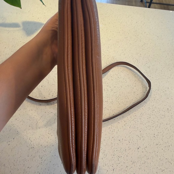 Kate Spade Leila Triple Gusset Crossbody bag. - Picture 14 of 17